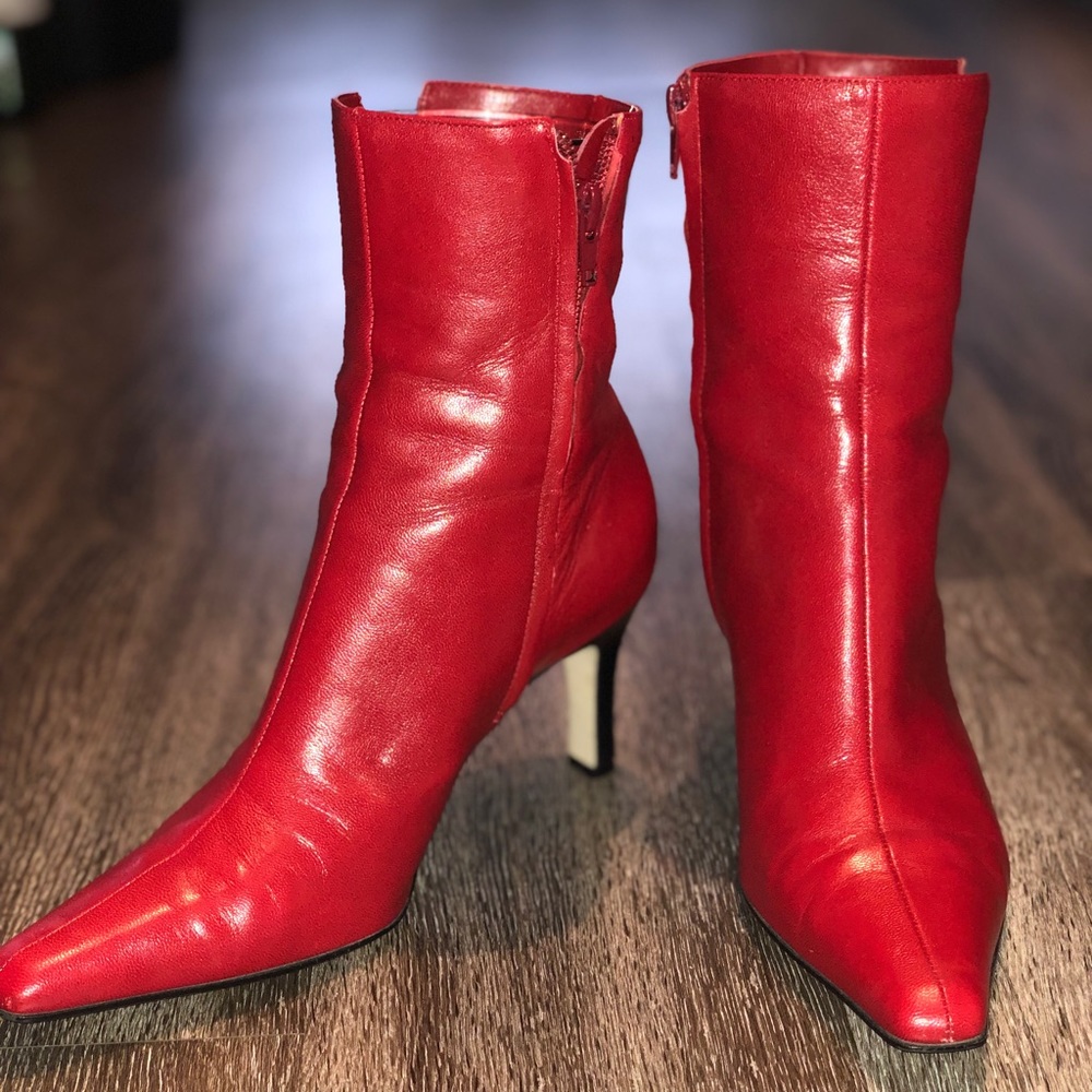ACCEPTING OFFERS Gianni Bini Square Toe Red Bootie